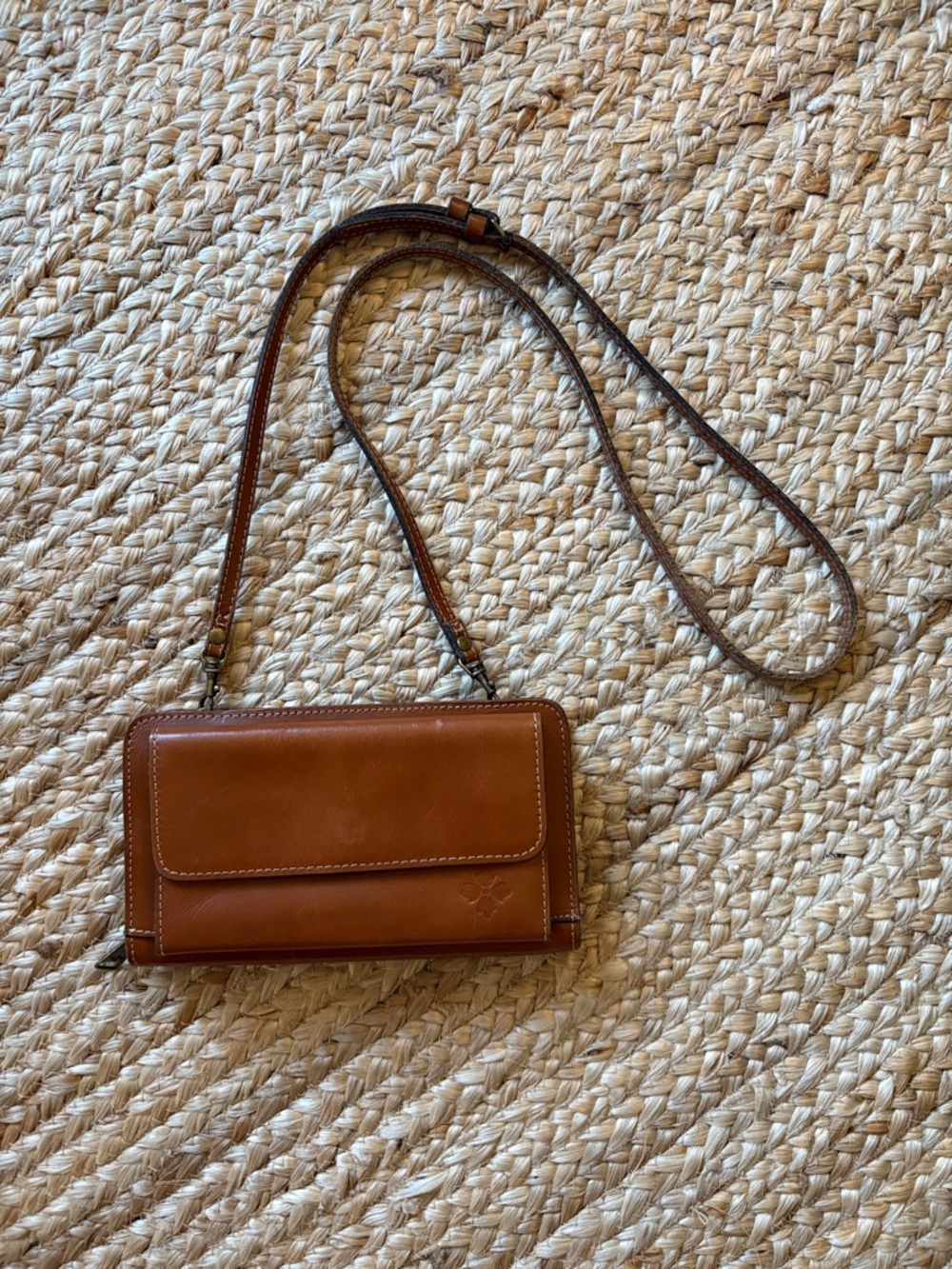 Compact Tan Leather Crossbody Wallet with Adjustable Strap